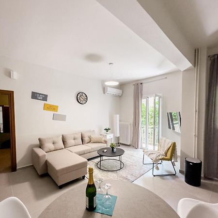 Metro Chic Haven: Modernized Urban Studio Near The Tram Athens Exterior photo
