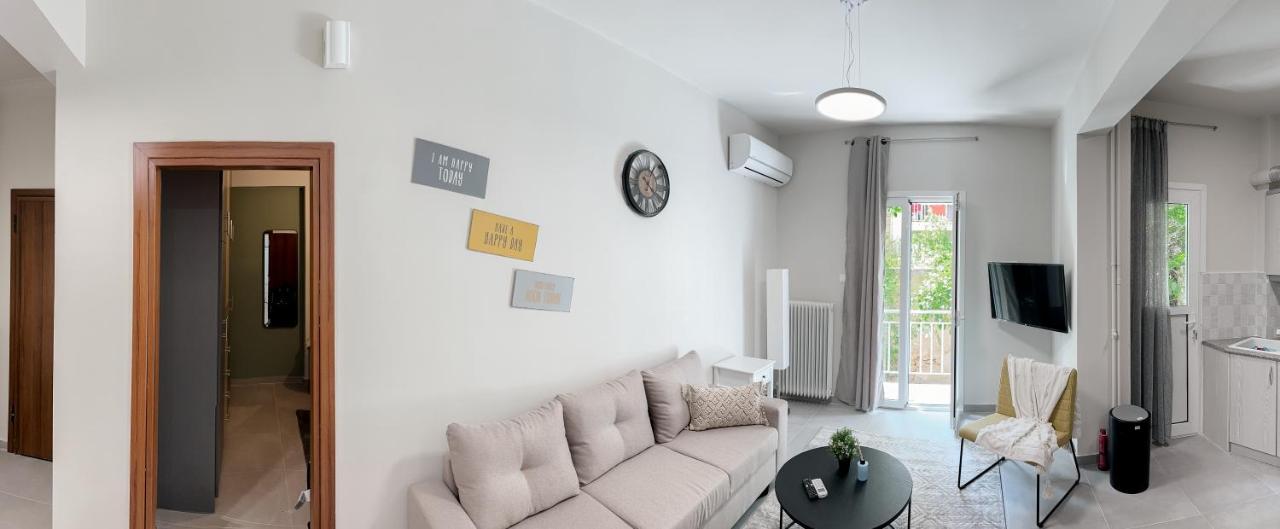 Metro Chic Haven: Modernized Urban Studio Near The Tram Athens Exterior photo