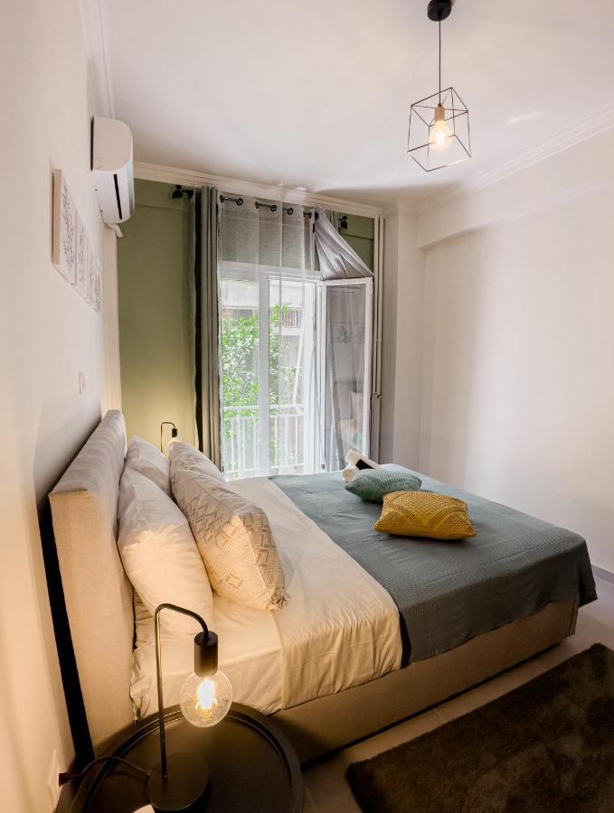 Metro Chic Haven: Modernized Urban Studio Near The Tram Athens Exterior photo