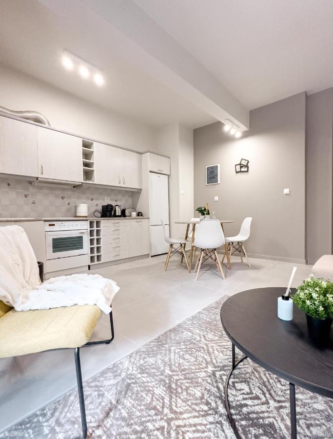 Metro Chic Haven: Modernized Urban Studio Near The Tram Athens Exterior photo