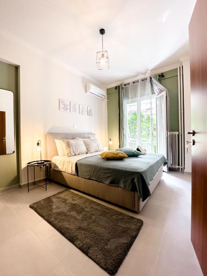 Metro Chic Haven: Modernized Urban Studio Near The Tram Athens Exterior photo