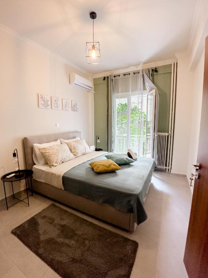 Metro Chic Haven: Modernized Urban Studio Near The Tram Athens Exterior photo