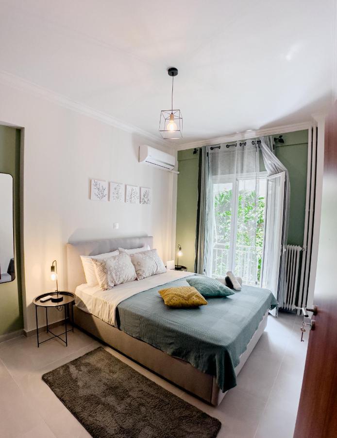 Metro Chic Haven: Modernized Urban Studio Near The Tram Athens Exterior photo